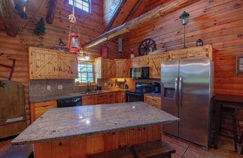 Hartville Cabina | The Generations Luxury Cabin Inground Pool Sleeps 21- ¡OFERTA ESPECIAL! $ 282!