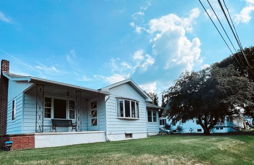 Paxinos Casa | The George House: A Mid Century Retreat (5 min from Knobles)