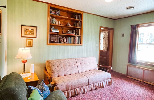 Paxinos Casa | The George House: A Mid Century Retreat (5 min from Knobles)