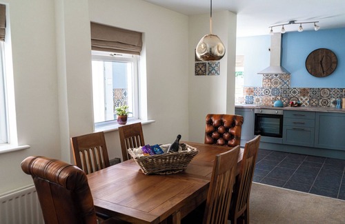Whitley Bay Cabaña | THE GEORGE, pet friendly, country holiday cottage in Whitley Bay