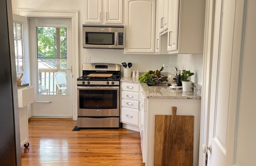 Georgetown Casa | The George- Walk Downtown, Popular for Horse Shows, Bourbon Trail, Ark Park