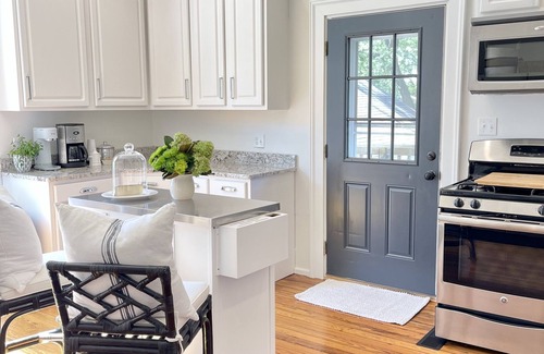 Georgetown Casa | The George- Walk Downtown, Popular for Horse Shows, Bourbon Trail, Ark Park