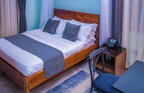 Kabale Cama Y Desayuno | The Georges' Residence a luxurious villa providing white glove services.