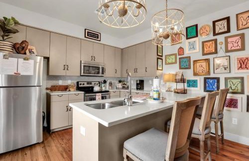 Historic District - North Apartamento | The Georgia Peach -near Plant Riverside & downtown
