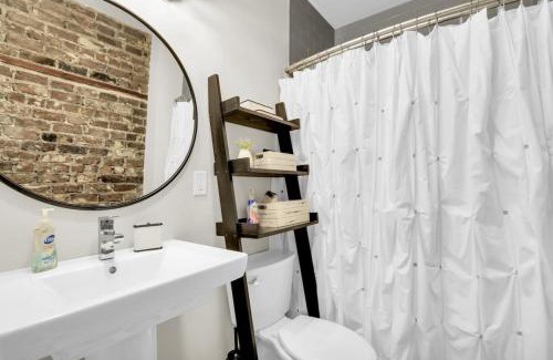 Historic District - North Apartamento | The Georgia Peach -near Plant Riverside & downtown