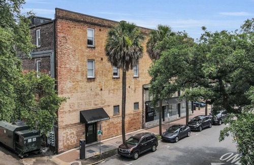 Historic District - North Apartamento | The Georgia Peach -near Plant Riverside Downtown