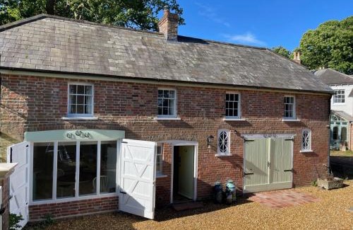 New Forest District Casa | The Georgian Coach House:New Forest with hot tub