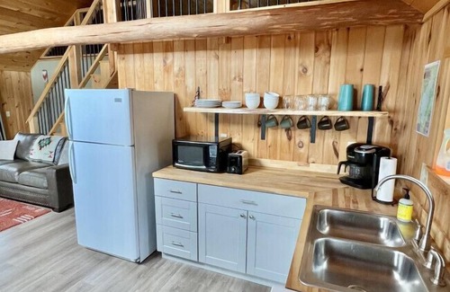 Burnham Cabina | The Getaway- A Cozy Lakeside Cabin