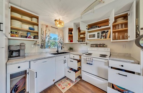 Scottsburg Casa | The Getaway at Kerr Lake - Bring your boat!