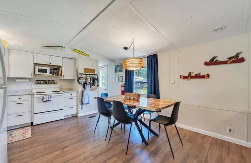 Scottsburg Casa | The Getaway at Kerr Lake - Bring your boat!