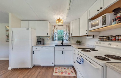 Scottsburg Casa | The Getaway at Kerr Lake - Bring your boat!