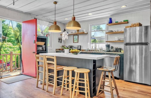 Briggs Farm Casa | The Getaway- beach, nature, Hottub, fire- relax!