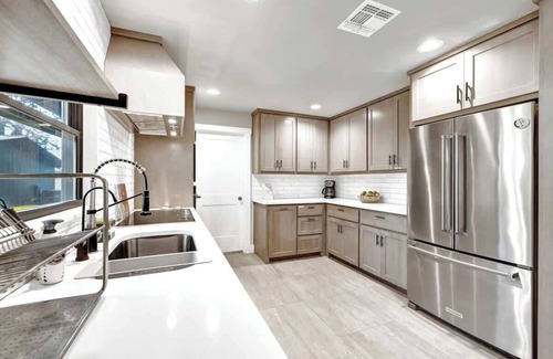 Fredericksburg Casa | The Getaway: Hot-tub-grill-outdoor Bar Area 1 Mile to Downtown!