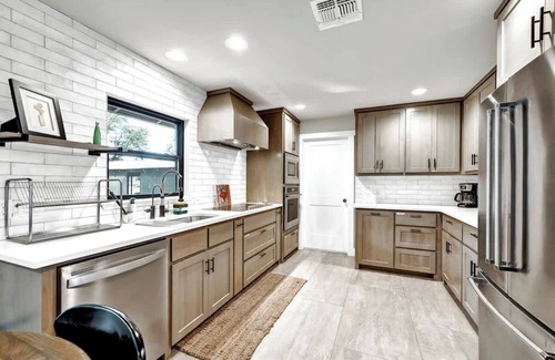 Fredericksburg Casa | The Getaway: Hot-tub-grill-outdoor Bar Area 1 Mile to Downtown!