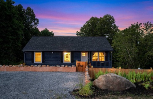 Burnt Chimney Casa | The Getaway Lodge near Roanoke/Bedford/Lynchburg