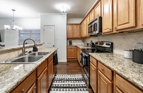 North by Northwest Casa | The Getaway -N. Lubbock - 4 Bedroom