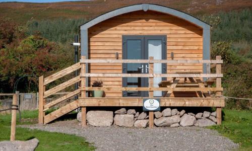 Dungarvan Otro | The Getaway - The Hen Harrier - Luxury Glamping Cabin with Hot Tub