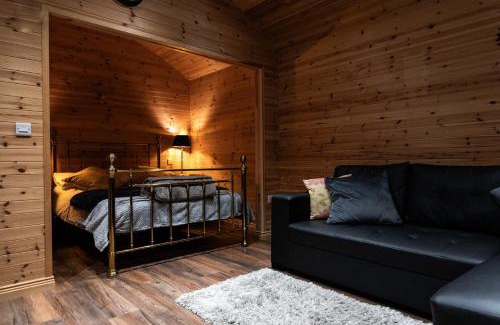 Dungarvan Otro | The Getaway - The Hen Harrier - Luxury Glamping Cabin with Hot Tub