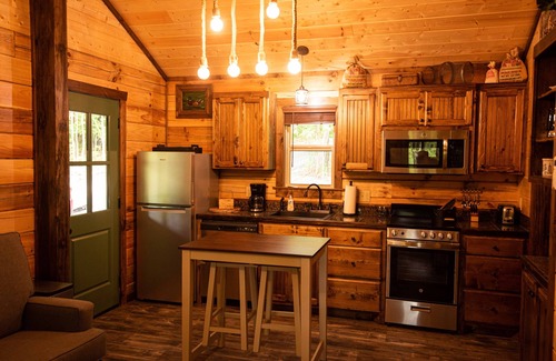 Harriet Cabina | The Gilead Log Cabin