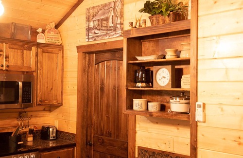 Harriet Cabina | The Gilead Log Cabin