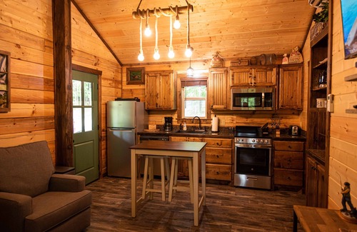 Harriet Cabina | The Gilead Log Cabin