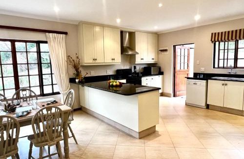 Okhahlamba Casa | The Giraffe House