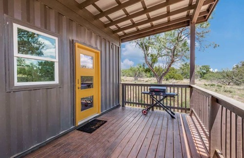 Burnet Apartamento | The GlampBox. Lakefront, 20acres, Starlink Wifi!