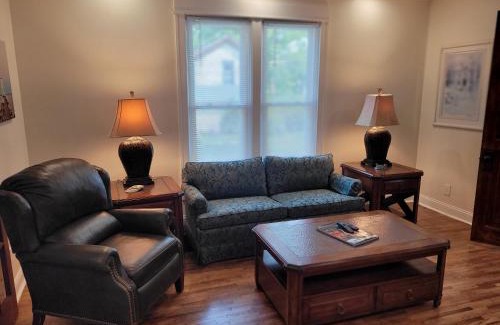 Elberta Casa | The Glarum House - Gorgeous Historic Home & Ac!