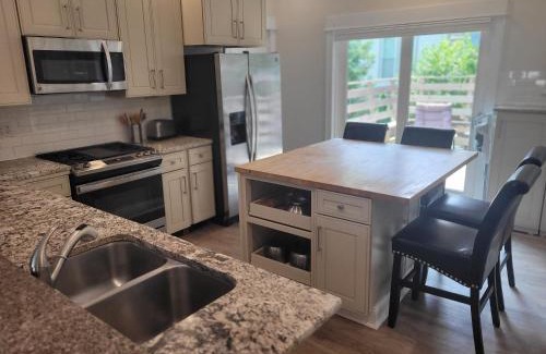 Elberta Casa | The Glarum House - Gorgeous Historic Home & Ac!