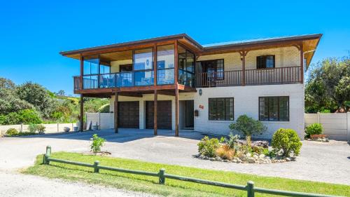 Sedgefield Casa | The Glass Deck House