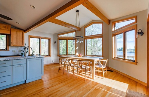 Livingston Manor Apartamento | Pet Friendly Lakefront w/ Hot Tub in Livingston Manor