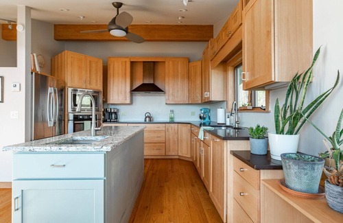 Livingston Manor Apartamento | Pet Friendly Lakefront w/ Hot Tub in Livingston Manor