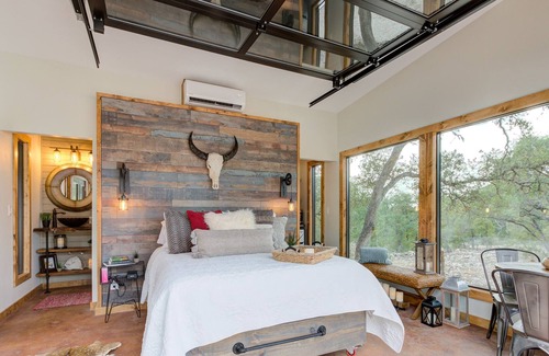 Hondo Casa | The Glass House | Hill Country Tiny Home Escape | Sleep Under the Stars