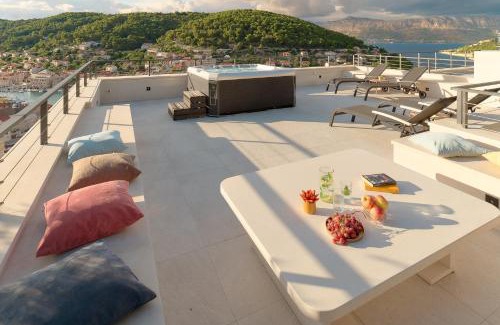 Pucisca Villa | The Glass House