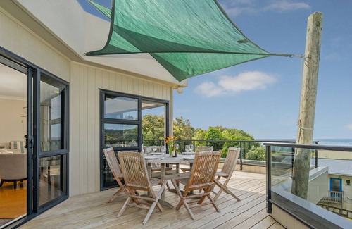 Kuaotunu Cabaña | THE GLASS HOUSE - KUAOTUNU HOLIDAY HOME, with a garden in Rings Beach