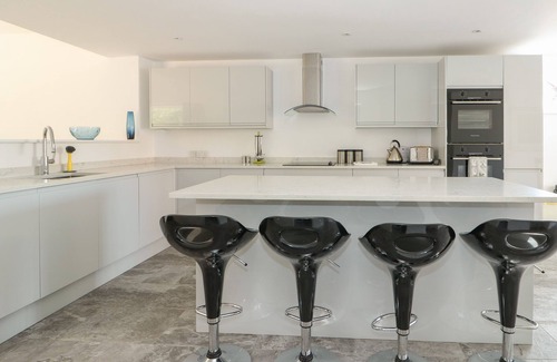 Hunstanton Cabaña | THE GLASS HOUSE, pet friendly, luxury holiday cottage in Hunstanton
