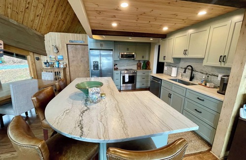 Frank Casa | The Glasshouse-amazing views, ultimate relaxation, & fresh mountain air await!