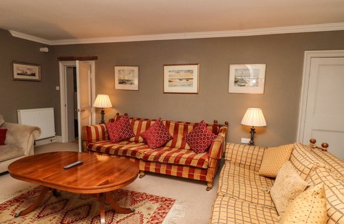 Sleaford Cabaña | THE GLEBE, pet friendly, with hot tub in Burton Pedwardine