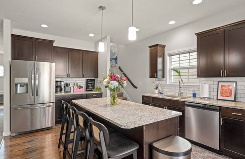West Des Moines Casa | The Glenda! Sassy West Glen Home + Garage + TVs + WiFi + Electric Fireplace