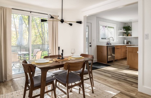 Glenn Casa | The Glenn; Mid-century home with hot tub, fire pit, bicycles & more