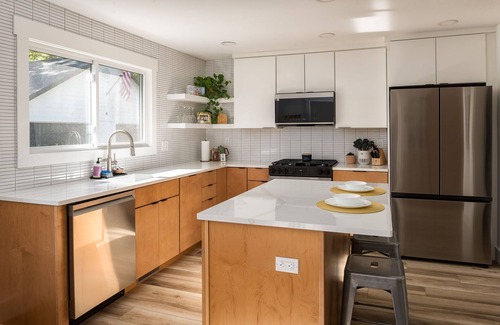 Glenn Casa | The Glenn; Mid-century home with hot tub, fire pit, bicycles & more