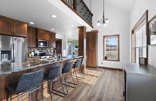Oconto Casa | The Goat House | Waterfront | Hottub | 3 Acres | 5 Bedrooms