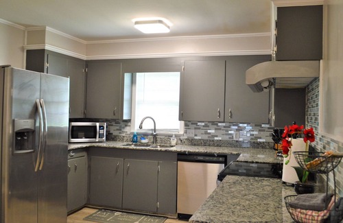 Hattiesburg Casa | The Gold House: Luxury Home Near Midtown, USM, Zoo