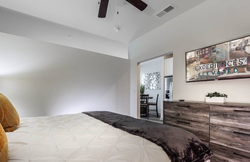 Linthicum Heights Apartamento | The Golden City, Gym - Pool - Fast Internet - Fully Stocked - BWI - New Listing