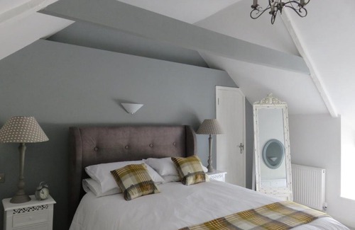 Bridgend Hotel | The Golden Mile Country Inn