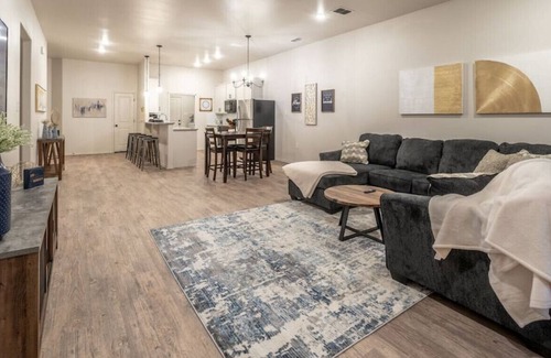North by Northwest Casa | The Golden Paradise - 2BR/2BA - New Construction