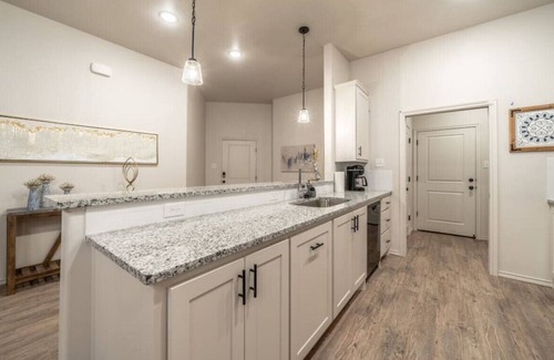 North by Northwest Casa | The Golden Paradise - 2BR/2BA - New Construction
