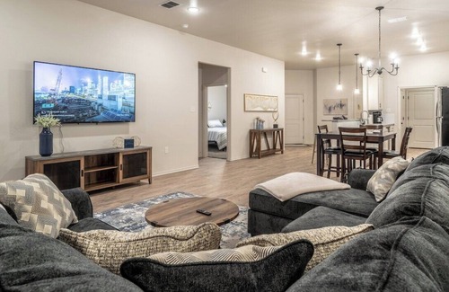 North by Northwest Casa | The Golden Paradise 2BR 2BA New Construction