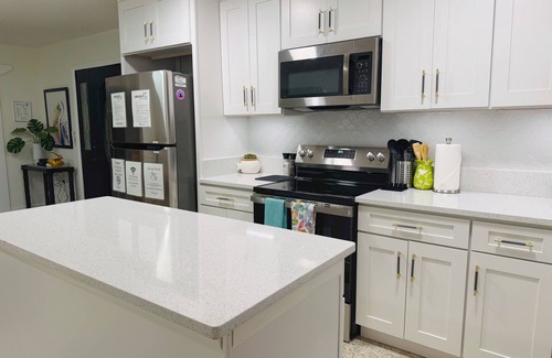 Flor-a-mar Casa | The Golden Pelican – Your Waterfront Escape in Gulf Harbors