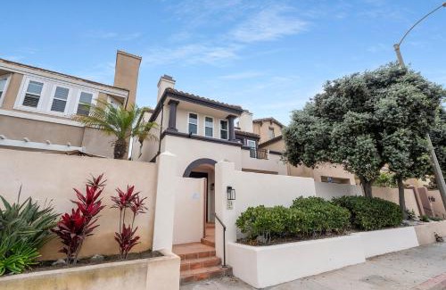 Huntington Beach Casa | The Goldenwest Ocean view home w jacuzzi AC Bikes newly remodeled